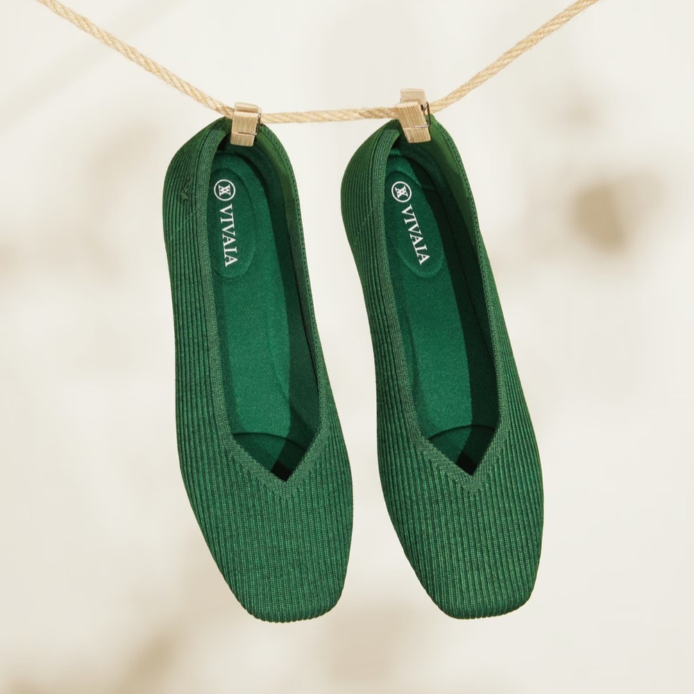 VIVAIA Square-Toe V-Cut Flats (Margot 2.0) in Forest Green